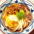 【実食】丸亀製麺“冷やしうどん”で人気NO.1の「鬼おろし肉ぶっかけ」に新作が登場！ひと足先に試食！