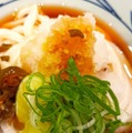 【実食】本日発売！丼から溢れんばかりのあさりが魅力「あさり冷やかけうどん」！後を引く美味しさ「青唐おろしぶっかけうどん」