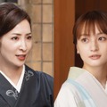 左から）真飛聖、萩原みのり（c）フジテレビ