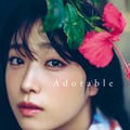 髙橋ひかる 2nd写真集『Adorable』（出版社：集英社、撮影：柴田フミコ）表紙カット