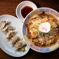 ＜餃子と麺 いせのじょう＞う米豚水餃子と追いがつおラーメンセット（ラーメン1杯・水餃子5個）…1,180円〈各日40食限り〉