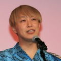 お見送り芸人しんいち【撮影：小宮山あきの】