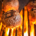 炭火で焼き上げている