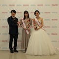 左から）MCの井上裕介（NON STYLE）、『FRESH CAMPUS CONTEST 2022』グランプリの小杉怜子さん（青山学院大学1年）、『MISS CIRCLE CONTEST 2022』グランプリの井出美希さん（国立音楽大学3年）