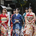 乃木坂46、20歳メンバーが乃木神社で晴れ着姿お披露目
