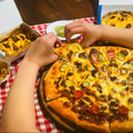 ピザなのにバーガー？！ドミノ・ピザから新感覚商品