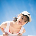 撮影：藤本和典／HKT48 地頭江音々1st写真集 彼女の名前（玄光社）