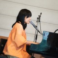 川嶋あい、卒業式でサプライズライブ！生ピアノ演奏で「旅立ちの日に・・・」披露