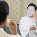 ​梅沢富美男、“濃厚な白塗りメイク姿”も！川栄李奈と多彩な「からあげクン」の味を表現