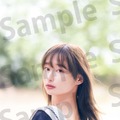 日向坂46・影山優佳の1st写真集『知らないことだらけ』丸善ジュンク堂限定特典ポストカード　撮影：新津保建秀（扶桑社刊）