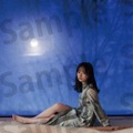 日向坂46・影山優佳の1st写真集『知らないことだらけ』書泉・芳林堂書店限定特典ポストカード　撮影：新津保建秀（扶桑社刊）