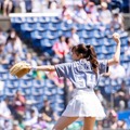 NHK『ワースポ×MLB』キャスター・菊池柚花、NPB始球式にミニスカで初登板「ワンバン…次はズバッと！」 画像