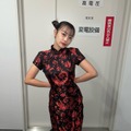 チャイナドレス姿の青科まき（インスタグラムから＝所属事務所の掲載許可をいただいています）