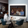 少人数向け（小規模会議室向け）端末「Cisco TelePresence System 1100」（イメージ）