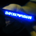 　ジョルジオ・アルマーニ氏デザインの携帯「NIGHT EFFECT SoftBank 830SC EMPORIO ARMANIモデル」の発表会が15日、都内で行われた。