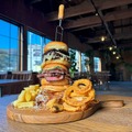 LUDERA BURGER MOUNTAIN !! Meat to meet.