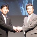 奥田氏と握手を交わすインテル株式会社代表取締役社長の吉田和正氏