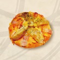 「boulangerie Bonheur」の「北海道産ポテトとベーコンのピザ」（357円）