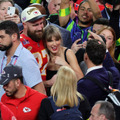 テイラー・スウィフトとトラビス・ケルジー選手 (Photo by Ethan Miller/Getty Images)