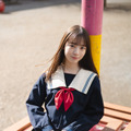 日向坂46・渡辺莉奈、中学卒業への期待と不安をのぞかせた制服グラビア 画像