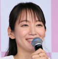 「美しい！」吉岡里帆の肩出しドレスショットに絶賛の声 画像