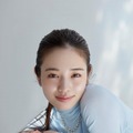 横田真悠、ノースリーブ・ショーパンで美肌公開 画像