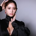 斎藤恭代のデジタル写真集、配信スタート！ 9頭身美ボディが映えるセクシーカットの数々 画像