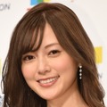 白石麻衣、新ヘアスタイルが好評！「超絶可愛い」「髪短くなってる」 画像