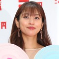 岡副麻希、すっかり“ママの顔”に！家族3ショットで第一子の新生児期終了を報告 画像