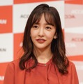 本当にママなの？ 板野友美、膝上20センチの超ミニスカコーデに「スタイル異次元」の声 画像