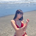 豊田ルナ、赤ビキニグラビアでむっちり美ボディ！ファン「セクシーキュート」「下半身がエロい」 画像