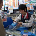 　深夜販売を行う各店舗でカウントダウンが始められ、22日の0時よりついにWindows 7が販売開始となった。