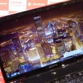 「Qosmio G60」に表示された夜景写真