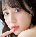 麻丘真央の1st写真集『光の鏡』（ワニブックス）セブンネット限定版　（C）Buzz Wave / WANIBOOKS / Pygmy Company