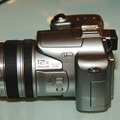 　松下電器産業は、光学12倍ズームレンズと、2.0型23.5万画素のマルチアングル液晶、手ブレ補正機構を搭載した800万画素デジタルカメラ「LUMIX DMC-FZ30」を8月26日に発売する。実売予想価格は75,000円前後。
