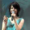 持ち歩ける香水をアピールした堀北真希さん