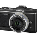 パンケーキレンズ使用の「OLYMPUS PEN E-P2パンケーキキット」（ブラック）