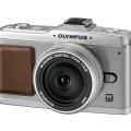 パンケーキレンズ使用の「OLYMPUS PEN E-P2パンケーキキット」（シルバー）