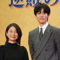 脚本担当・安達奈緒子、松坂桃李【写真：竹内みちまろ】