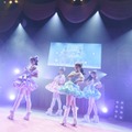 （左から）松田美里・三品瑠香・廣川奈々聖・小玉梨々華(C)avex