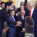 大谷翔平とトランプ大統領の対面を韓国メディアも即報道！ドジャースがホワイトハウス表敬訪問 画像