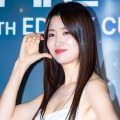 韓国時代劇出演の37歳女優、開放的なスイムウェア姿で視線釘付け…しなやか美スタイルに「魅力的」の声【PHOTO】