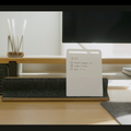 GrovemadeのThe Note-Taking Kit。ノートパッドとディスプレイレール、整理棚の三点セットで生産性向上をサポートする。