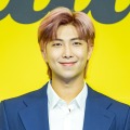 BTS・RM、日本で『コナン』コラボ商品を食す?!近況写真が話題「チキンタツタ食べてる」【PHOTO】 画像