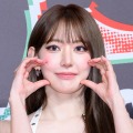 LE SSERAFIM・宮脇咲良、大人可愛い清楚ワンピ姿にファンうっとり…【PHOTO】 画像