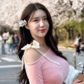 “完璧Sライン体型”に釘付け…韓国の人気チアガール、「デニムが似合い過ぎる」美貌でファンを圧倒【PHOTO】 画像