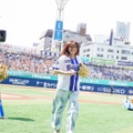 相川七瀬、始球式でノーバンピッチング！3度目の正直