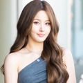 「大阪に女神がぁ」KISS OF LIFE・ベル、日本で“美の無双”！グリコ前ショットにファン悶絶【PHOTO】