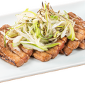 トロけるような、天然本鮪の漬け炙り 葱ぶっかけ（税込759円）