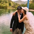 ミニドレスにキャップ!?韓国女優（41）、7歳年上婚約者との“個性あふれる”ウェディングフォト公開